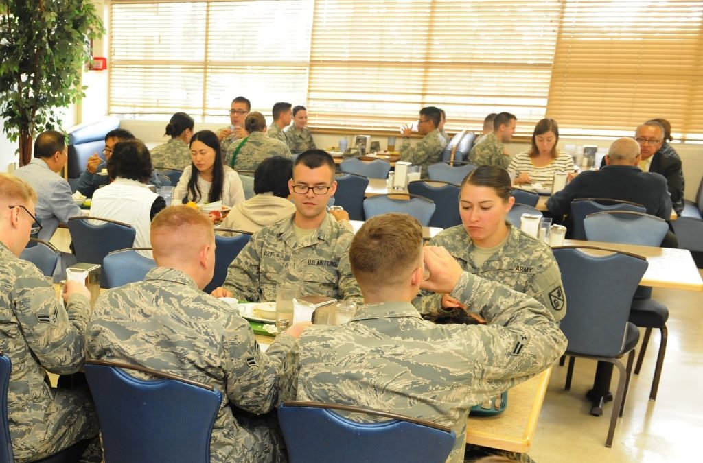 students eating lunch